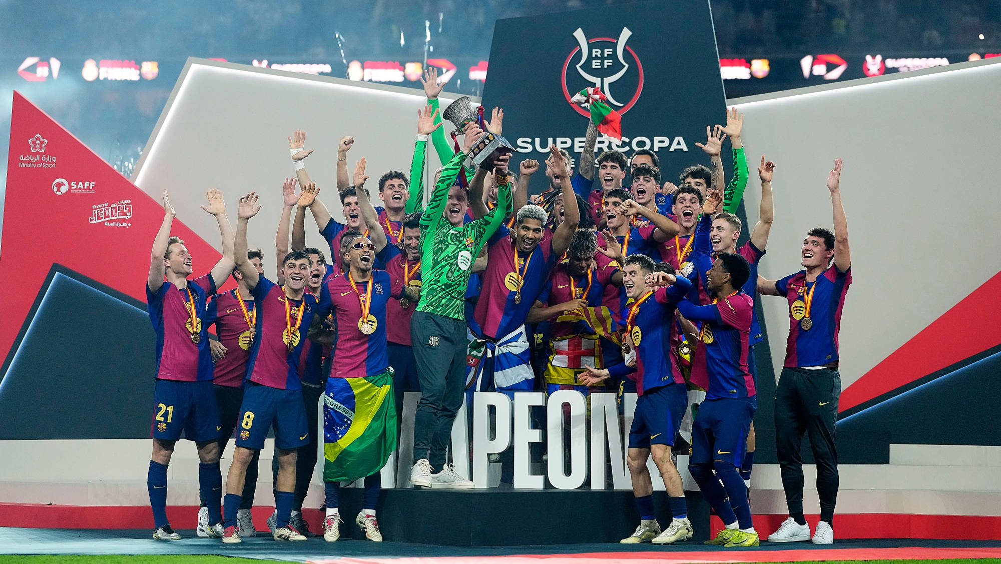 包含西班牙球员成为国际比赛MVP的词条