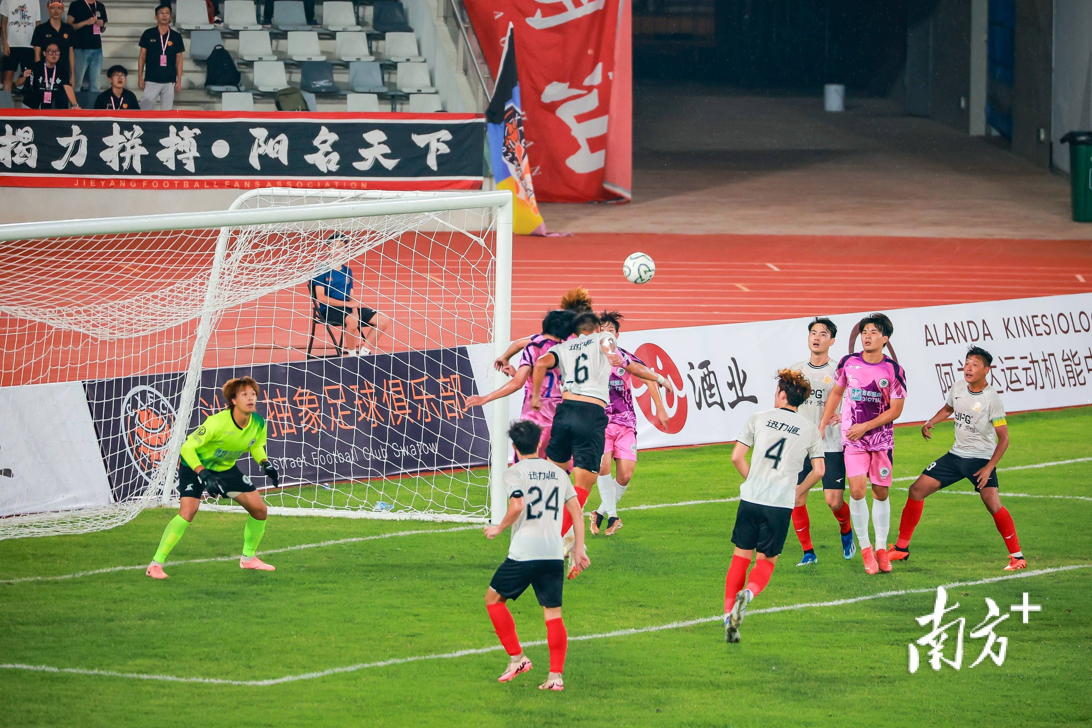 国内足球联赛精彩比赛实况披露