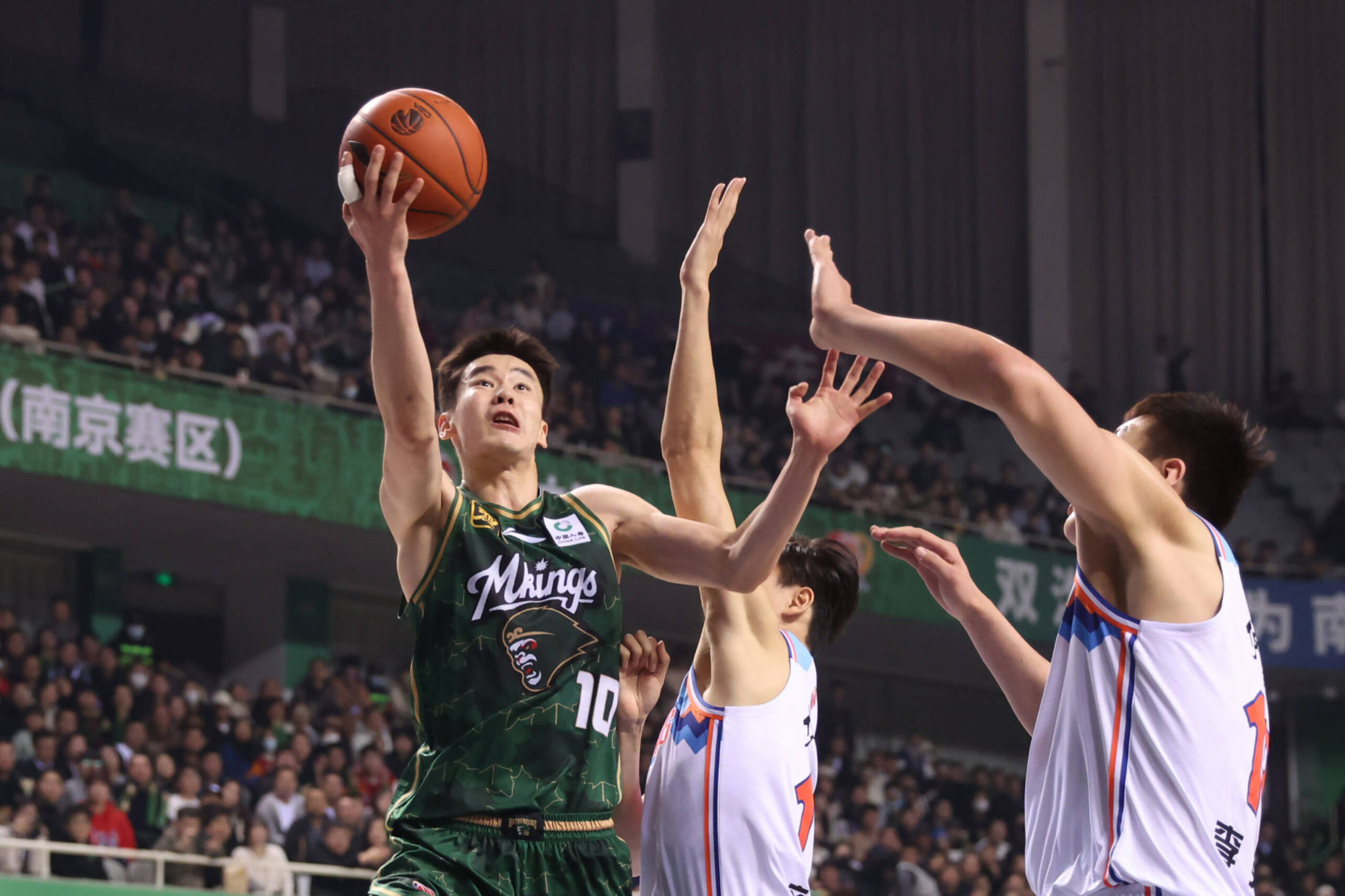 辽宁男篮实力不俗，轻松击败对手