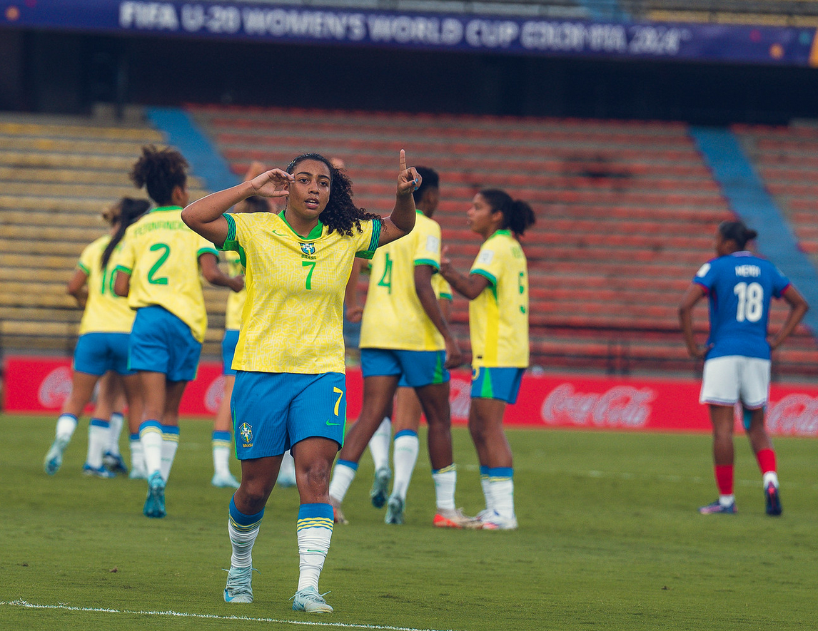 包含巴西杯赛：巴西女足迎来三连胜，稳固领先优势的词条