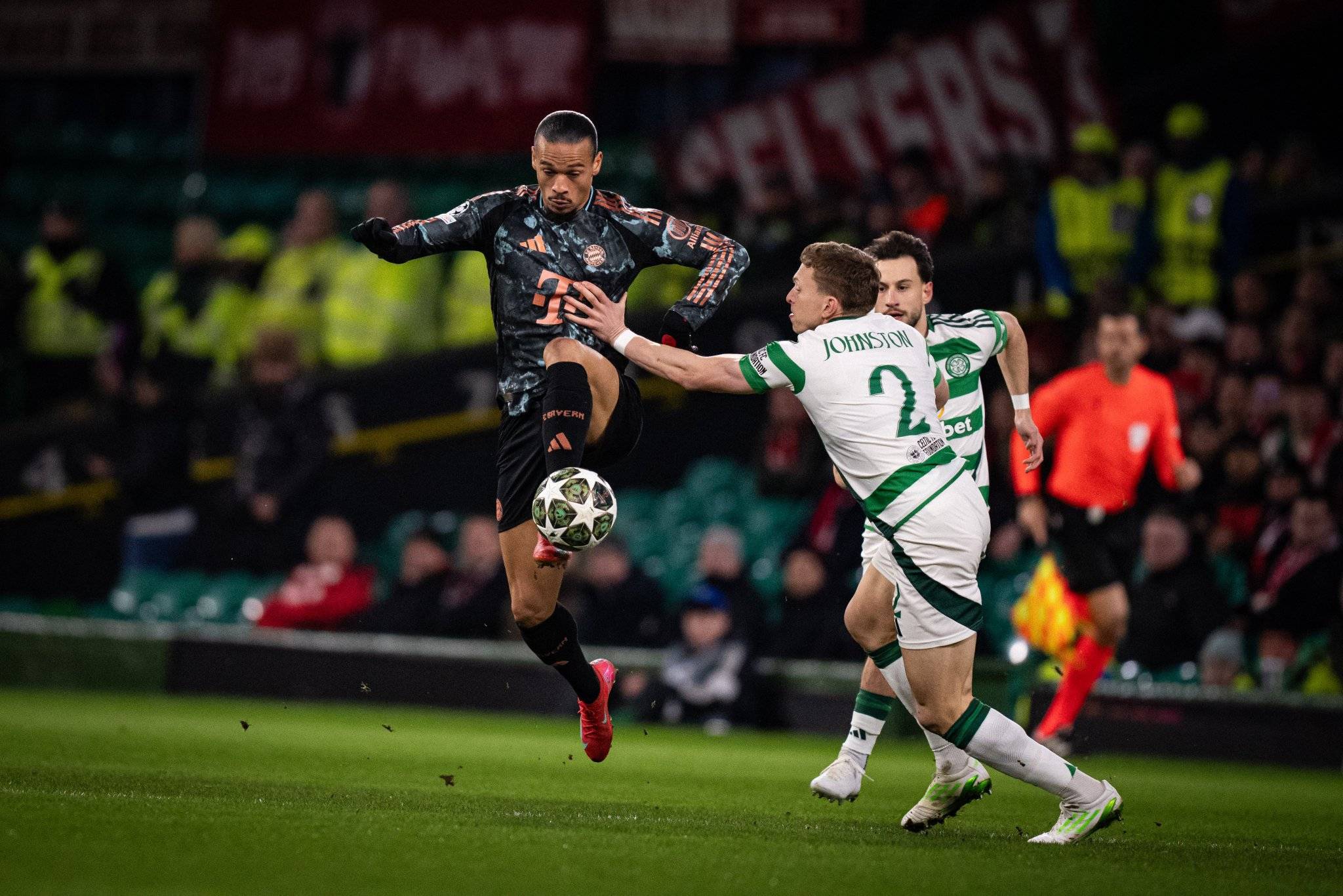 拜仁主场胜利，坚守小组榜首的简单介绍