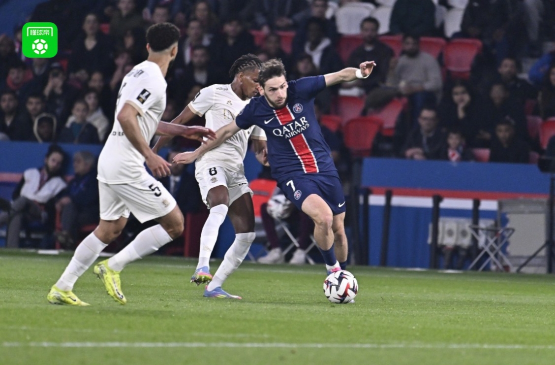 关于里尔客场不敌尼斯，联赛排名蒙上阴影！的信息