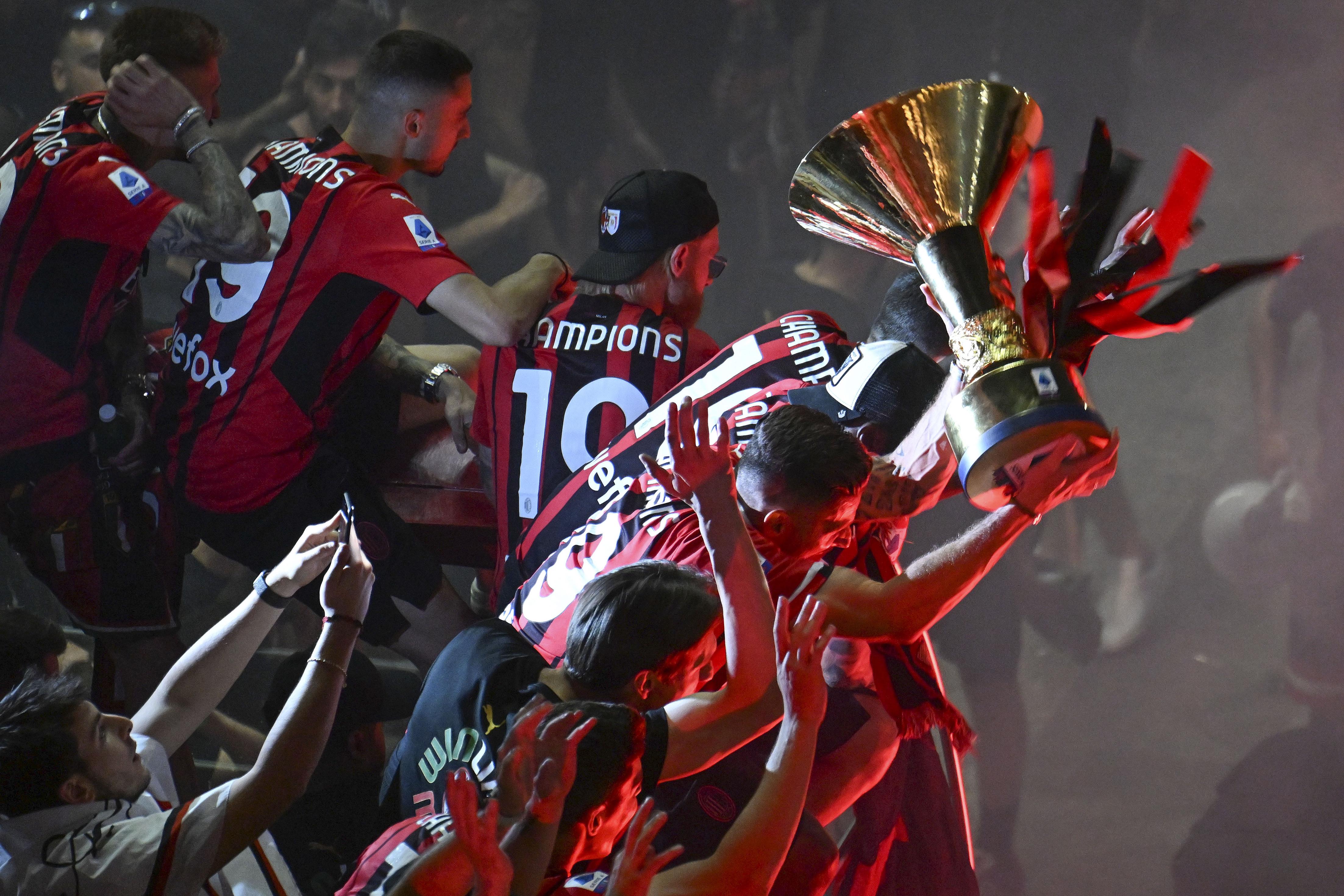 关于多特蒙德打破进球荒，AC米兰球迷集体高唱助威的信息