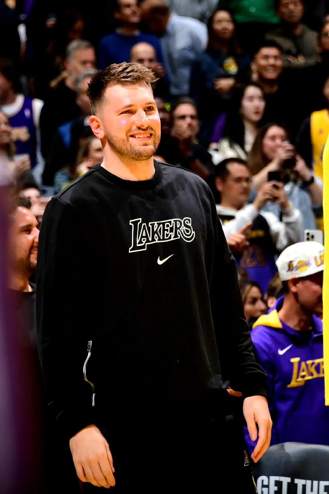 包含詹姆斯爆冷击败RNG，势不可挡引爆全场！的词条