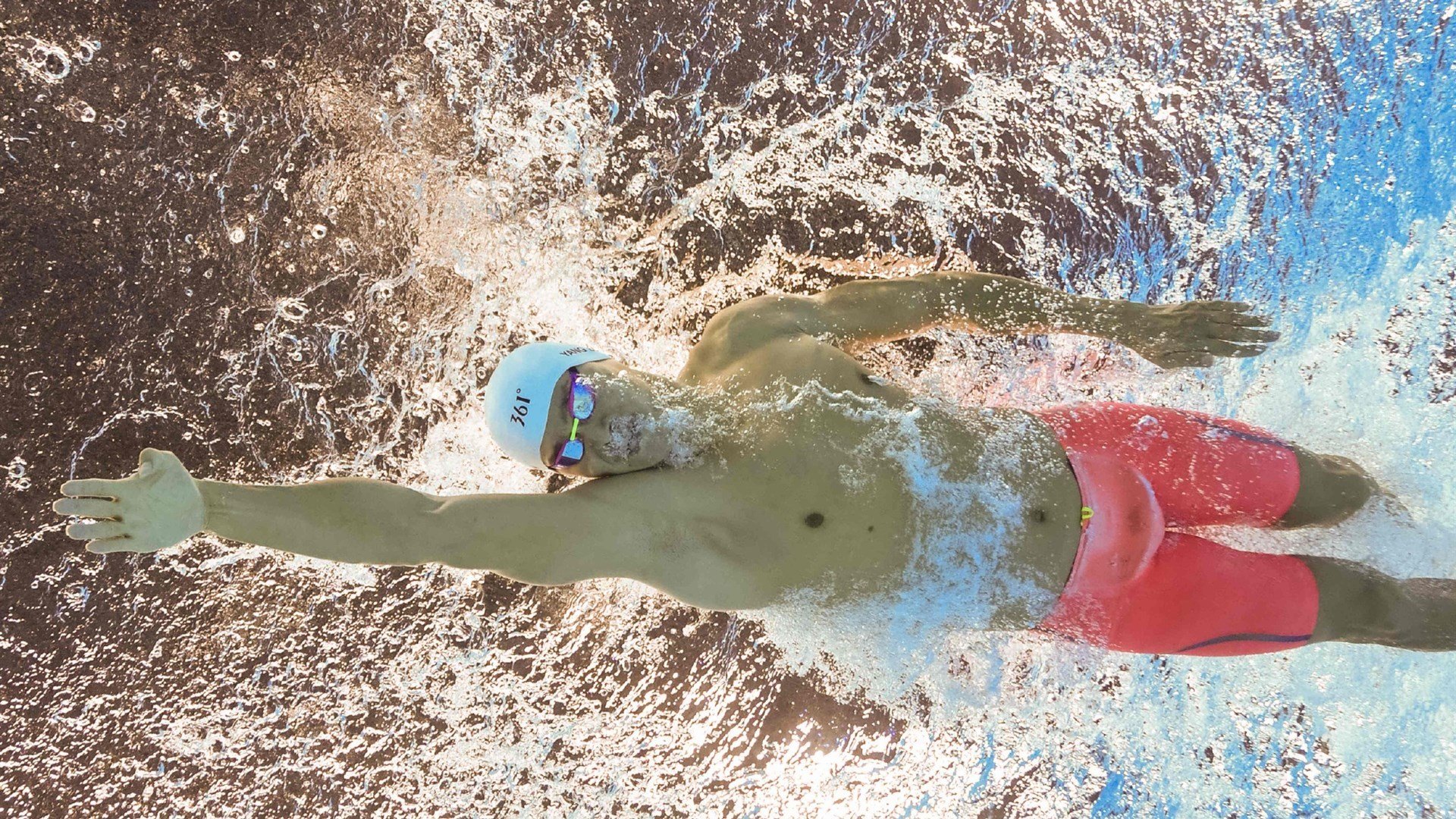 篮球赛场焦点！韩国队对阵澳大利亚队，年轻新星表现惊艳，未来可期